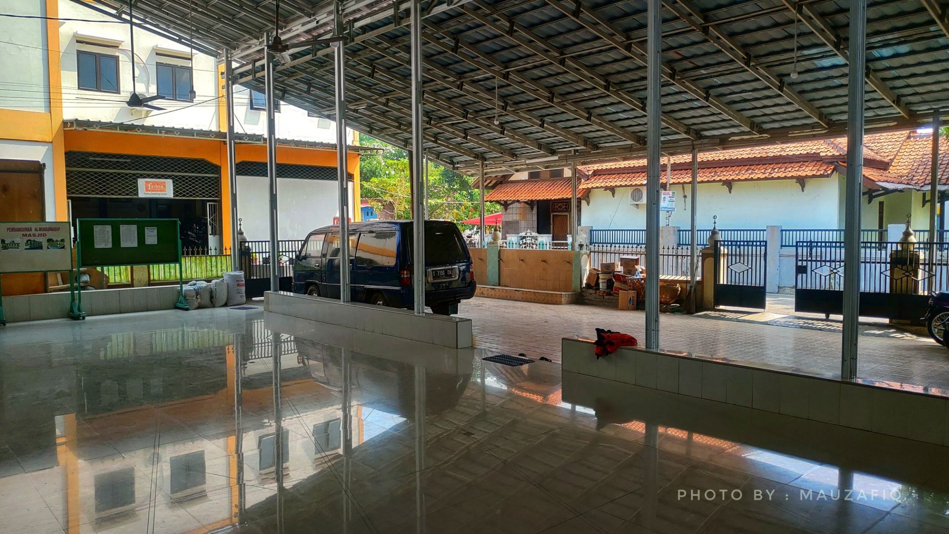 Masjid Al Munawwarah Karawang Mauzafiq