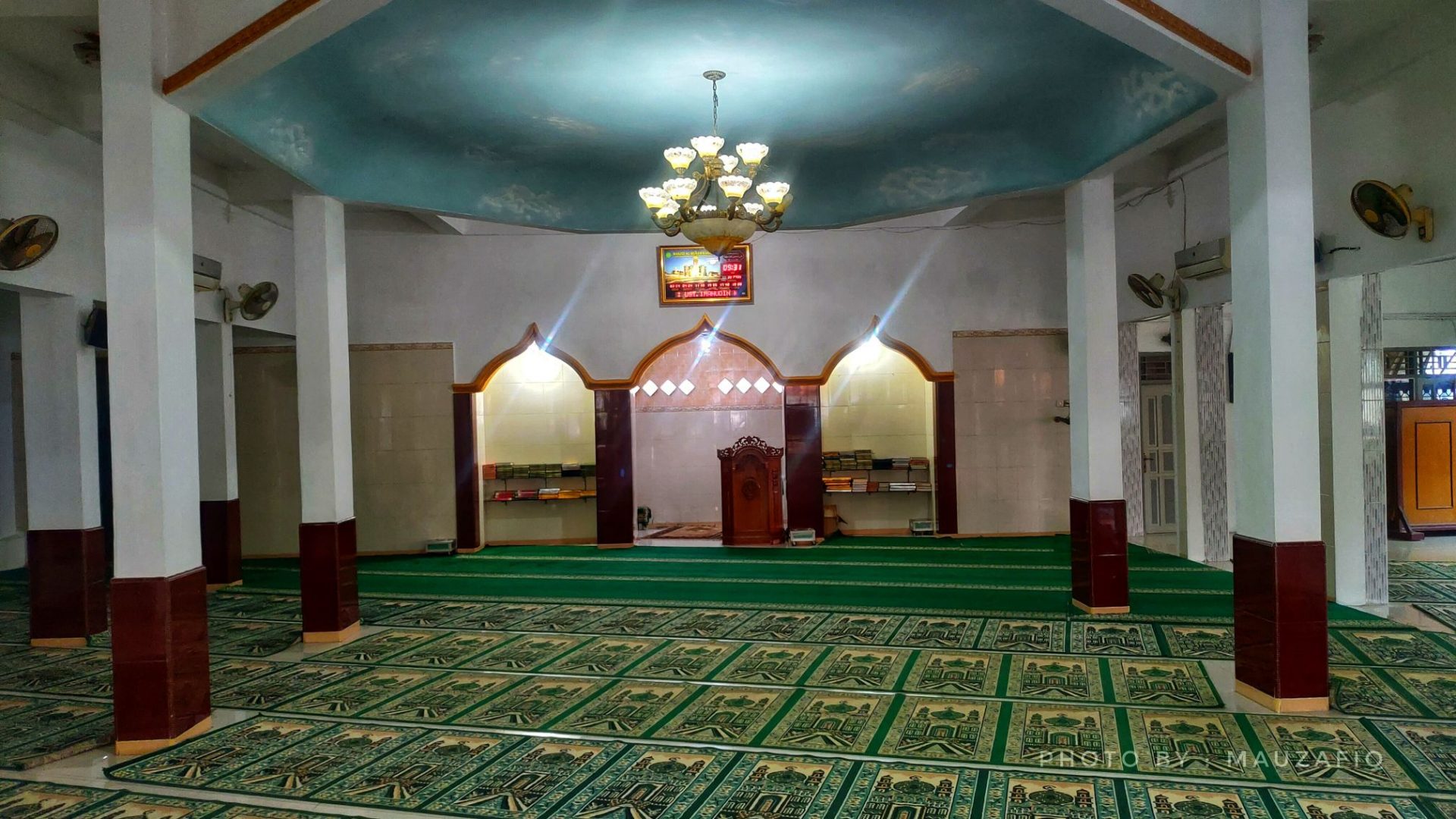 Masjid Al Munawwarah Karawang Mauzafiq